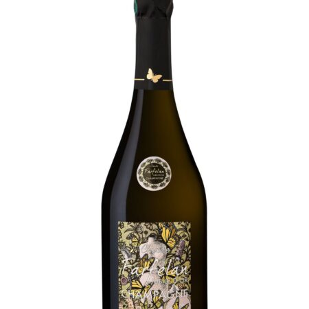 Bouteille de champagne avec étiquette papillons colorés, bouchon noir décoré papillon doré.